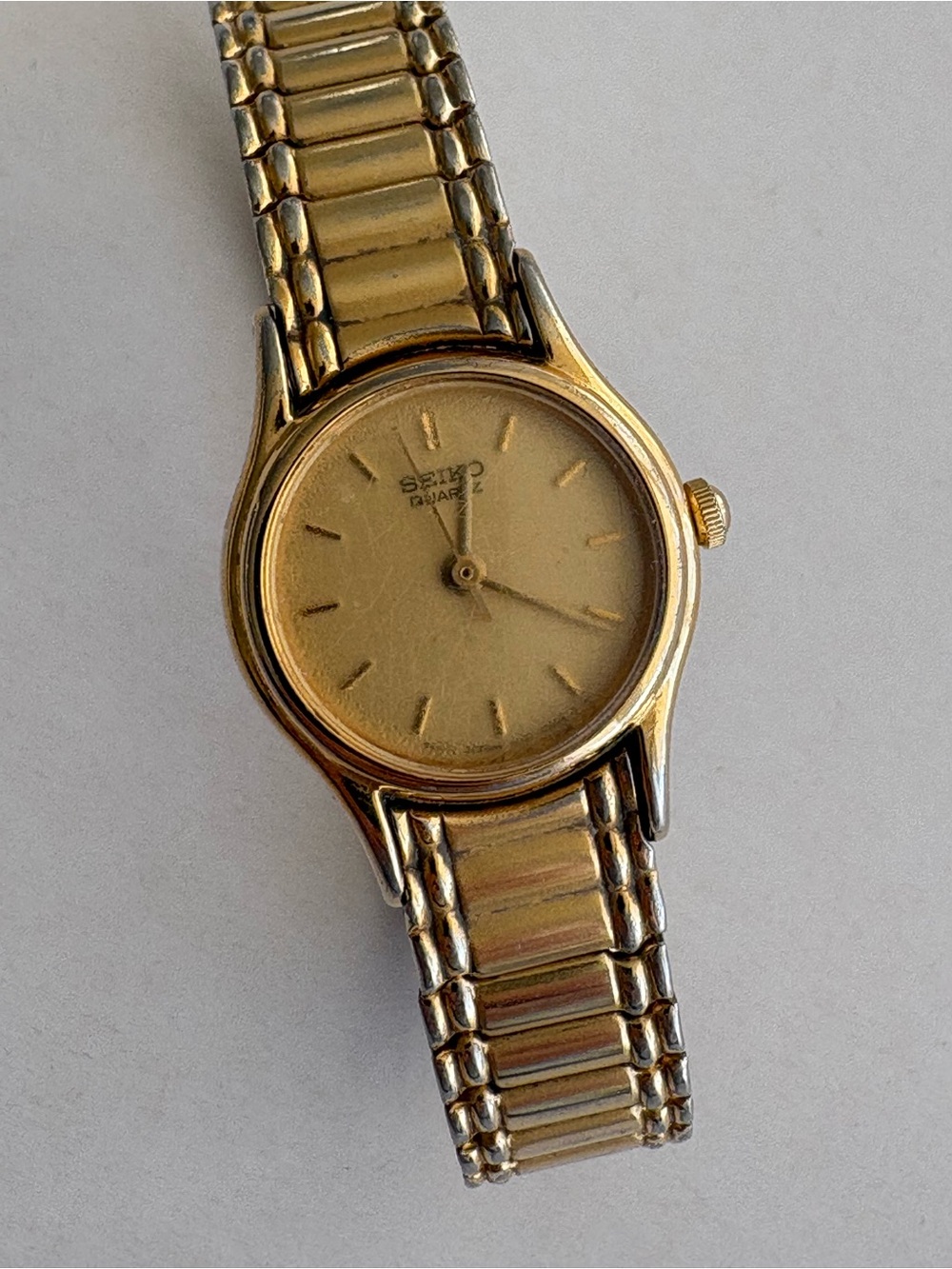 Vintage Seiko Gold-tone Ladies Stretch Bracelet Watch - Picture 5 of 11